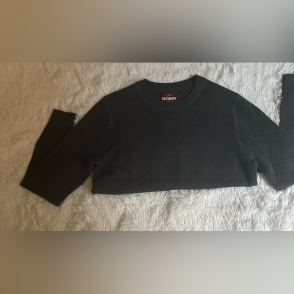 Alesbury Men’s textured contract stitch crewneck Sweater - Picture 5 of 6